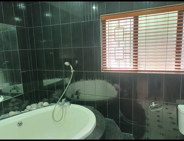 4 BEDROOM FREESTANDING FOR SALE IN UMGENI PARK